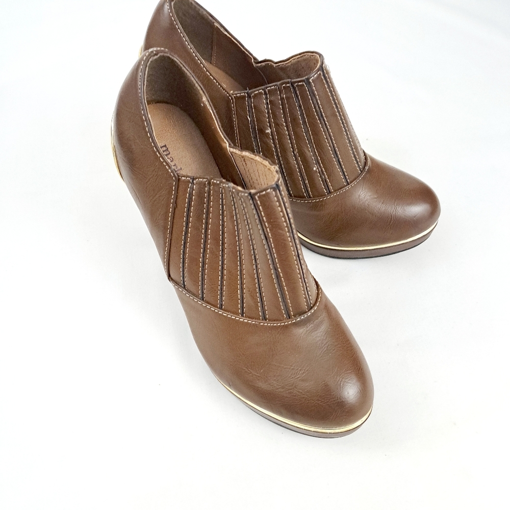 Mark Women's Brown Stiletto Platform Pumps With Gold accent  Sz 7